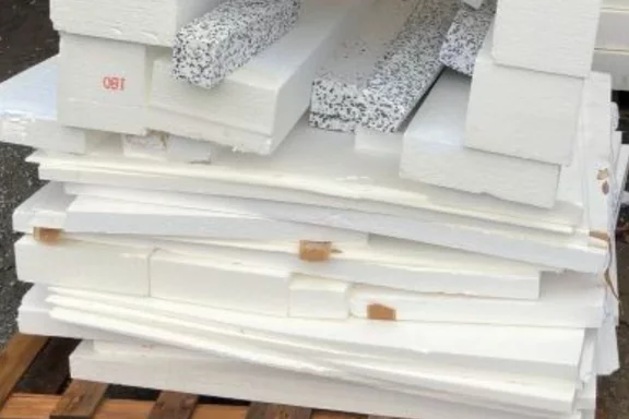 Polystyrol-Dämmplattenreste